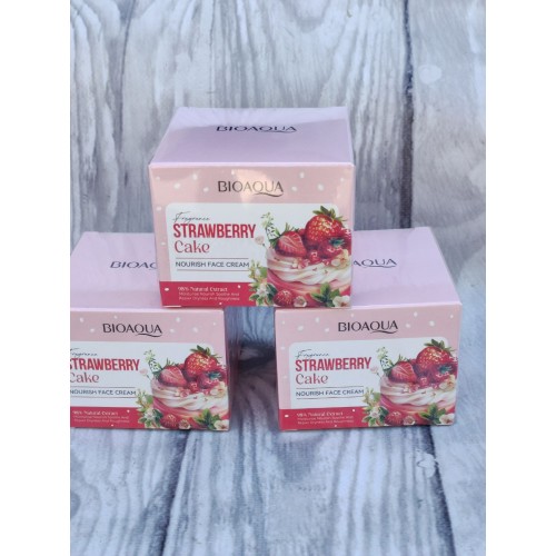 Крем для обличчя живильний Bioaqua Strawberry Cake з екстрактом